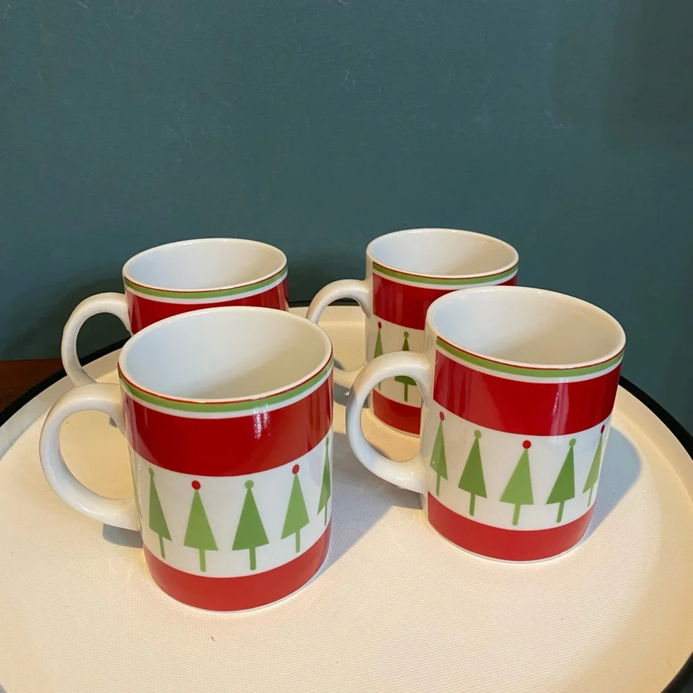 Set of 4 CRATE&BARREL Christmas Tree 12oz Coffee Mugs Cups Red Green White